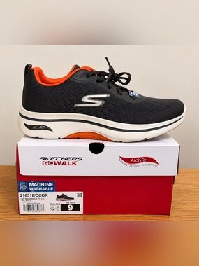 Skechers GOwalk Arch Fit 2.0 Men’s Sneakers Size 9 NIB Machine Washable